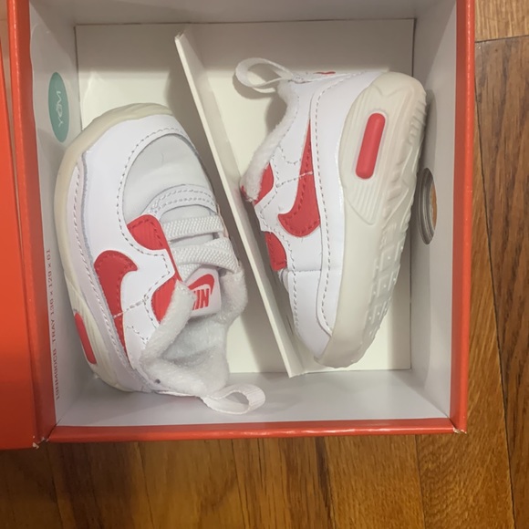 Red and white Nike Max 90 Crib booties - Picture 2 of 4